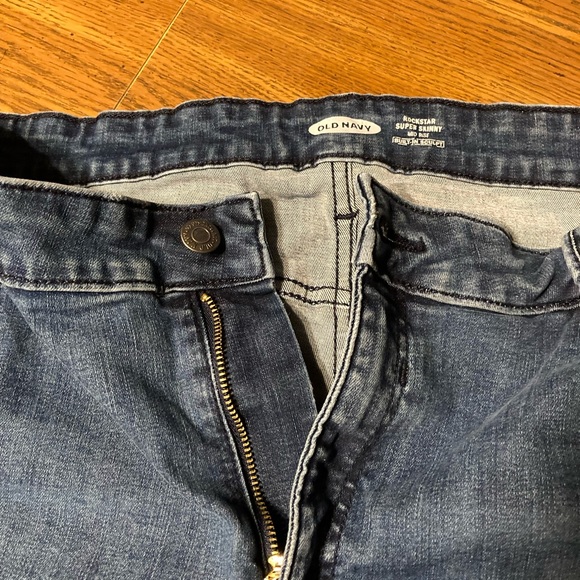 Old Navy Women’s Jeans - Picture 4 of 10